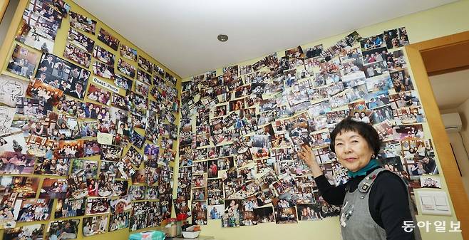 추정림 씨가 손님과의 추억을 남기기 위해 찍은 사진으로 2층 한 벽면이 빼곡이 채워져 있다.
신원건 기자 laputa@donga.com