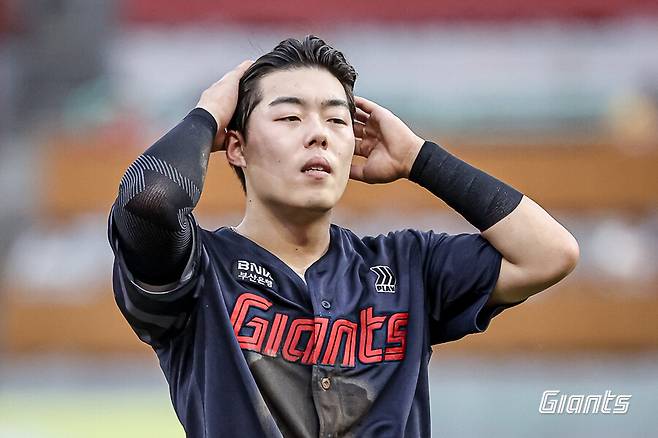 ▲ 롯데는 이어 “이유를 불문하고 KBO와 구단 내규에 어긋나는 행위를 저지른 해당 선수 4명을 즉각 귀국 조치 시킬 예정입니다. 또한 KBO 클린베이스볼 센터에 즉각 신고하고 결과에 따라 구단도 이에 상응하는 조치를 내리겠습니다”고 징계를 예고했다. ⓒ롯데 자이언츠