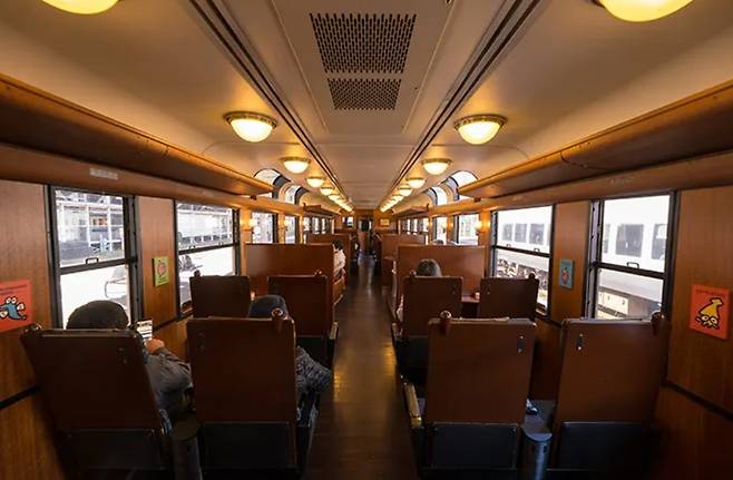 앞차는 조용하고 고급스러운 분위기입니다.(일본정부관광국 제공)