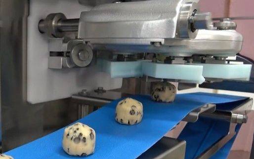 사출구 주변을 에워싼 5~6개의 압착 부품을 오므렸다가 펼치며 피, 반죽 등을 절삭해 완벽한 모양을 만들 수 있다. 동작은 간단하지만, 정확한 강도 측정이 필요하다. 레온