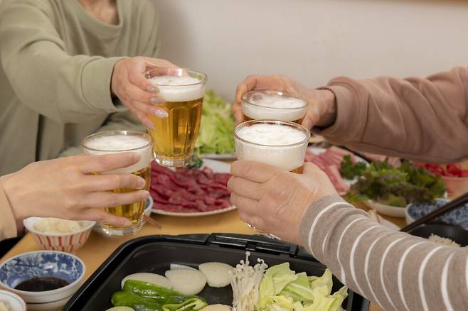 과음이나 과식, 피로 누적, 스트레스 등이 겹치는 명절 연휴엔 혈관 부담이 커져 뇌졸중 발생 위험이 높아질 수 있다. 게티이미지뱅크