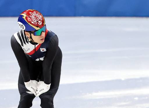 16일 (현지 시간) 이탈리아 밀라노 아이스 스케이팅 아레나 경기장에서 열린 2026 밀라노·코르티나담페초 동계올림픽 쇼트트랙 남자 500m 예선에서 황대헌이 조3위로 결승선을 통과해 예선 탈락하고 있다. 뉴시스