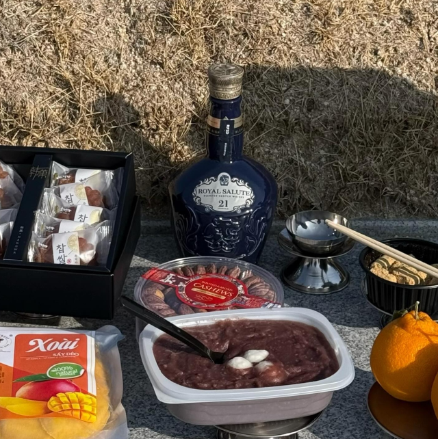 설 명절을 맞아 어머니 묘소에 들른 사진을 올린 가수 겸 배우 함은정. 사진 함은정 SNS 캡쳐