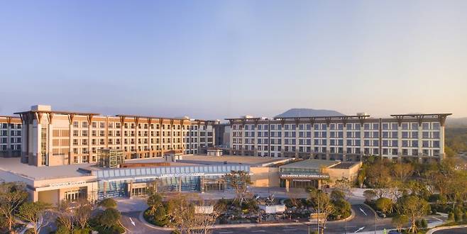 제주신화월드 람정 리조트관 전경. 제주 관광·휴양시설 투자이민제는 외국인 자본 유치와 지역 관광 인프라 확충에 기여해왔다. /사진=뉴시스