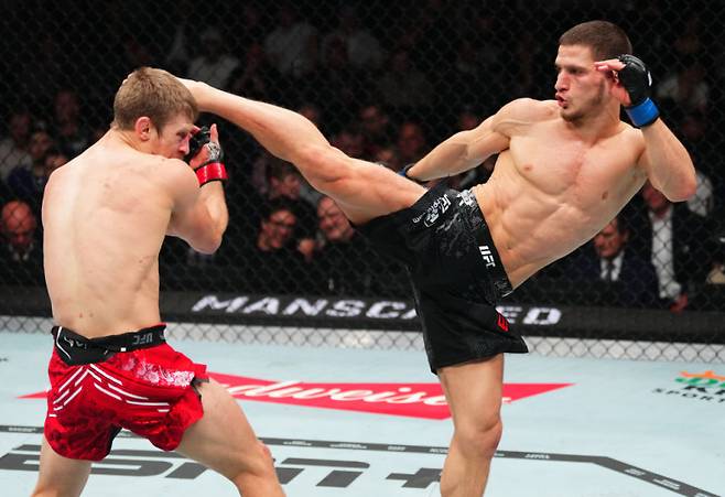 모프사르 예블로예프(오른쪽). 사진=UFC