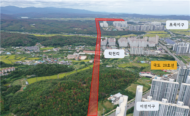 초곡 서편도로 예정구간(빨간색 줄) 현장 사진. <포항시 제공>