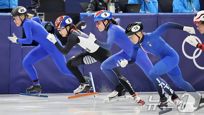 쇼트트랙 최민정이 16일(현지시간) 이탈리아 밀라노 아이스스케이팅 아레나에서 열린 2026 밀라노·코르티나담페초 동계올림픽 쇼트트랙 여자 1000m 준결승에서 질주하고 있다. 2026.2.16 ⓒ 뉴스1 김진환 기자