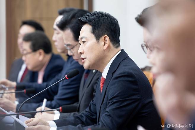 (서울=뉴스1) 이승배 기자 = 장동혁 국민의힘 대표가 12일 서울 여의도 국회에서 열린 최고위원회의에서 모두발언하고 있다. 2026.2.12/뉴스1 Copyright (C) 뉴스1. All rights reserved. 무단 전재 및 재배포, AI학습 이용 금지. /사진=(서울=뉴스1) 이승배 기자