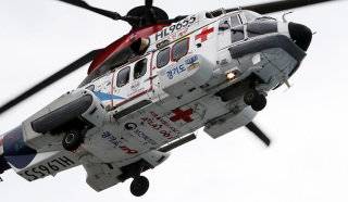 2019년 9월 6일 오후 경기 수원시 아주대학교병원에서 열린 경기도 응급의료 전용 헬기 출범식에서 비행하는 닥터헬기 아랫면에 고(故) 윤한덕 센터장을 기리는 ‘아틀라스’가 새겨져 있다. 뉴스1