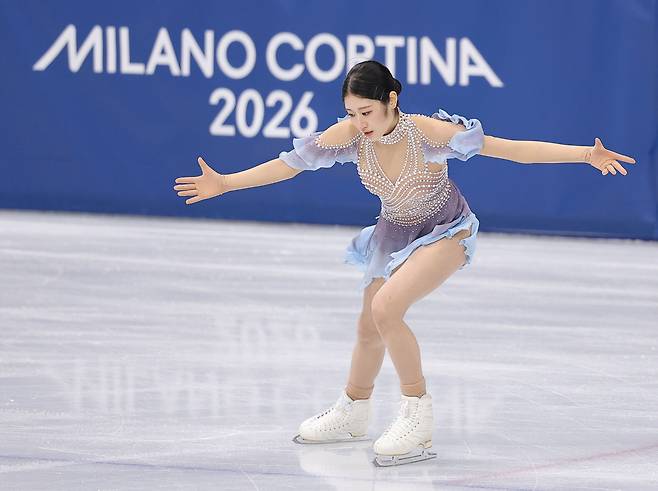17일(현지시간) 이탈리아 밀라노 아이스스케이팅 아레나에서 열린 2026 밀라노ㆍ코르티나담페초 동계올림픽 여자 싱글 쇼트 프로그램에 출전한 이해인이 연기를 펼치고 있다. 2026.2.18 ondol@yna.co.kr 연합뉴스