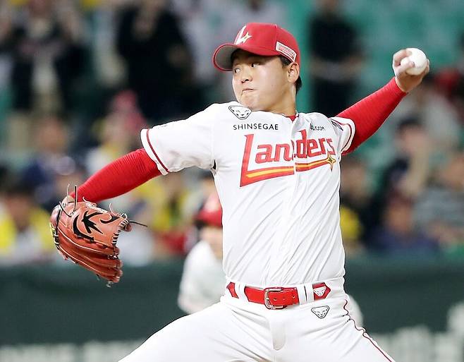 ▲ 전역 후 올해 SSG 마운드의 기대주로 평가되는 이기순은 순조로운 페이스로 1군 합류를 재촉했다 ⓒSSG랜더스