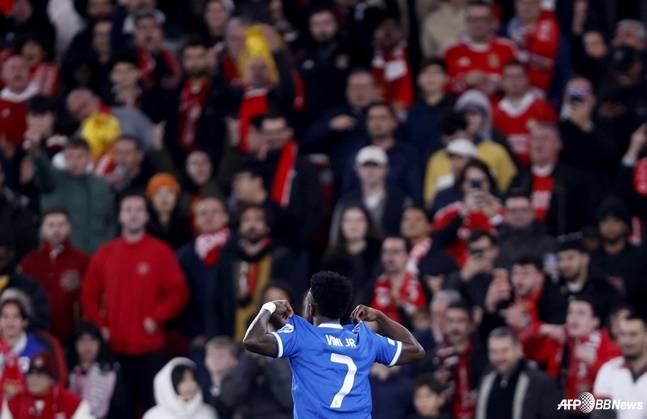 비니시우스 주니오르가 선제 결승골을 넣고 세리머니하고 있다. /AFPBBNews=뉴스1