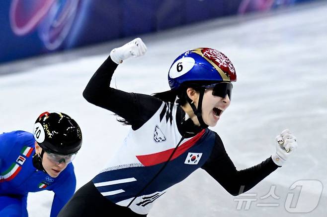 역전 금메달을 딴 뒤 포효하는 김길리. ⓒ AFP=뉴스1