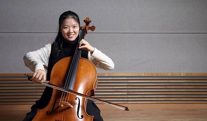 자폐를 앓고 있는 첼리스트 이정현 양이 12일 오후 일산 mbc드림센터에서 연습에 앞서 중앙일보와 인터뷰했다. 강정현 기자