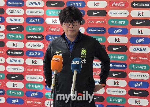 신상우 대한민국 여자 축구대표팀 감독./인천국제공항=노찬혁 기자
