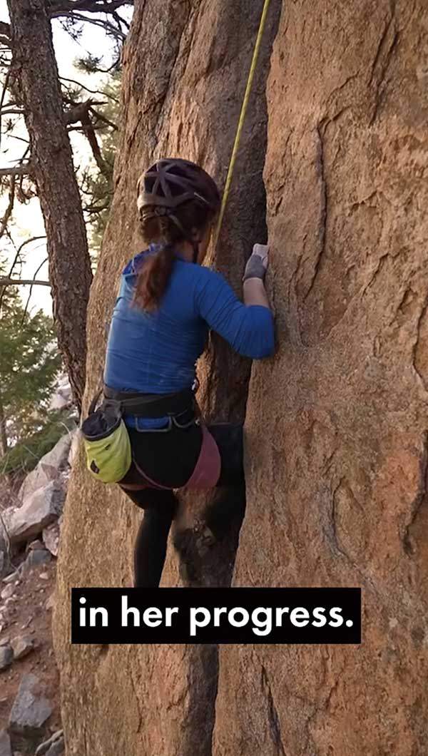 크랙에 무릎이 끼어 꼼짝달싹하지 못하는 상황이 발생했다. 이미지 미국산악회.