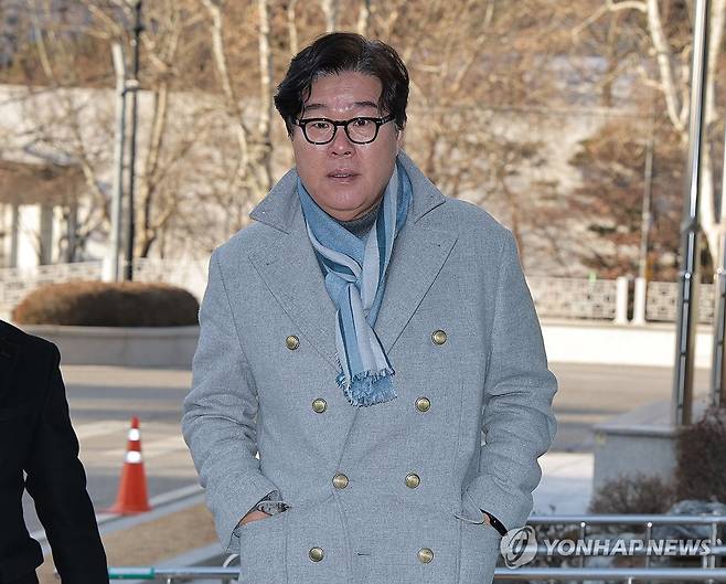 인권침해점검 TF 조사 출석하는 김성태 전 쌍방울 회장 (서울=연합뉴스) 류영석 기자 = '쌍방울 대북 송금 사건' 수사 과정에서 제기된 진술 회유 의혹과 관련해 김성태 전 쌍방울 회장이 지난 달 20일 '쌍방울 대북 송금 사건' 수사 과정에서 제기된 진술 회유 의혹과 관련해 서울 서초구 서울고검 인권침해점검 태스크포스(TF)에서 조사를 받기 위해 출석하고 있다. 2026.1.20 ondol@yna.co.kr