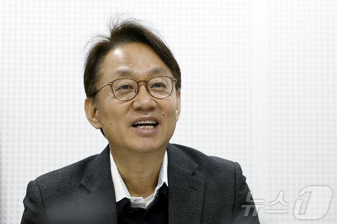 김현철 서울시교육감 출마 예정자가 2일 오전 서울시 관악구 서울교육자치시민회의 사무실에서 뉴스1과 가진 인터뷰에서 교육에 대한 소신을 밝히고 있다. ⓒ 뉴스1 박정호 기자