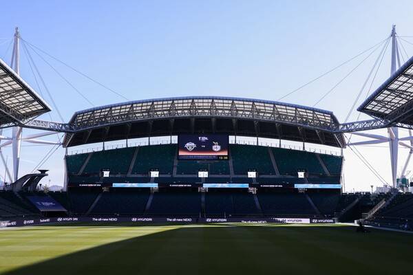 전주월드컵경기장 LED 리본 디스플레이 보드 도입. /사진=전북현대