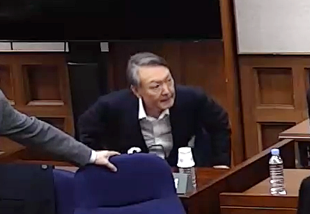 윤석열 전 대통령이 19일 오후 서울 서초구 서울중앙지방법원에서 열린 12·3 비상계엄 관련 내란 우두머리 혐의 사건 1심 선고공판에 출석하고 있다. 윤 전 대통령은 이날 내란 우두머리 혐의 1심 선고공판에서 2024년 12월 3일 비상계엄을 선포한 지 443일 만에 무기징역을 선고받았다. (서울중앙지법 제공) 2026.2.19 ⓒ 뉴스1