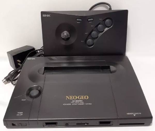이것이 바로 네오지오! 가지고 있던 분이 손에 꼽던 고가의 게임기다