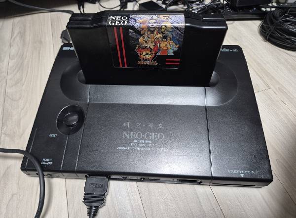 한국에서 정식 출시한 네오지오 게임기 / 사진 제공: 호빵