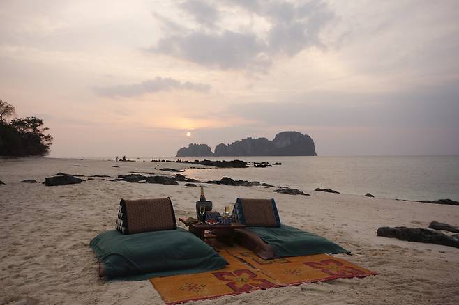 태국 피피섬 람통해변 로맨틱 디너 / 사진 = 태국정부관광청 서울사무소