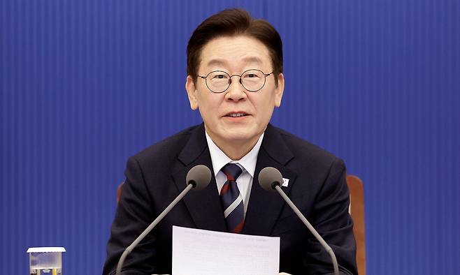 이재명 대통령이 19일 청와대에서 열린 수석보좌관회의에서 발언을 하고 있다. 청와대통신사진기자단