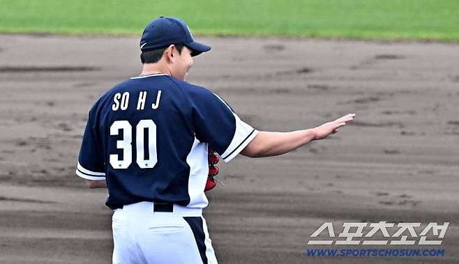 모두의 걱정과 달리 미소 지은 소형준.