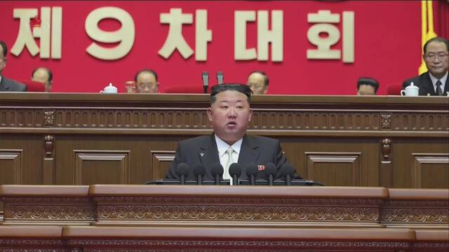 북한 최대 정치 행사인 노동당 제9차 대회가 19일 개막했다. 김정은 북한 국무위원장은 정책 실패를 인정했던 5년 전 제8차 당대회와 달리 경제·외교 분야 성과에 자신감을 드러냈다. /뉴시스, 조선중앙TV 갈무리
