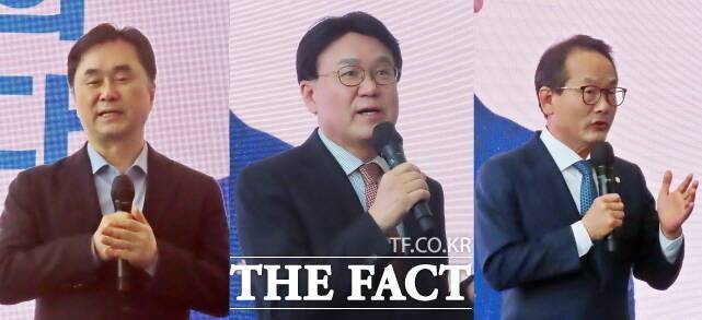 왼쪽부터 김종민·황운하·강준현 국회의원이 축사를 하고 있다. /김형중 기자