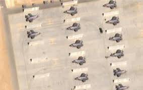 미 본토와 유럽 내 미 공군기지에서 날아와 요르단의 무와파크 살티 공군기지에 주기된 60여 대의 F-35 전투기 중 일부/에어버스 위성