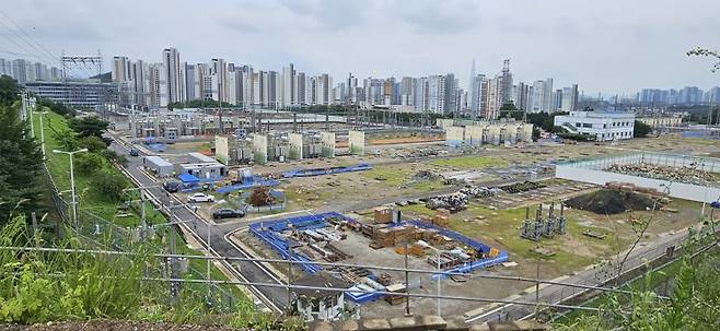 동해안~수도권 HVDC(초고압직류송전) 사업의 최종 관문인 동서울 변전소 전경.뉴시스