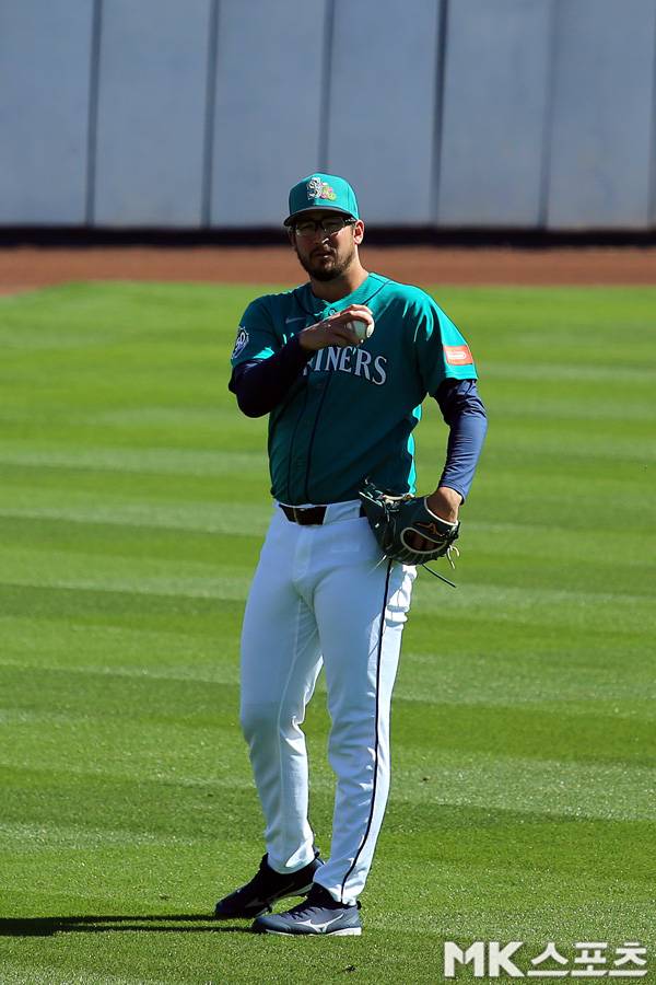 시애틀 선발 데인 더닝이 워밍업을 하고 있다. 사진(美 피오리아)= 김재호 특파원