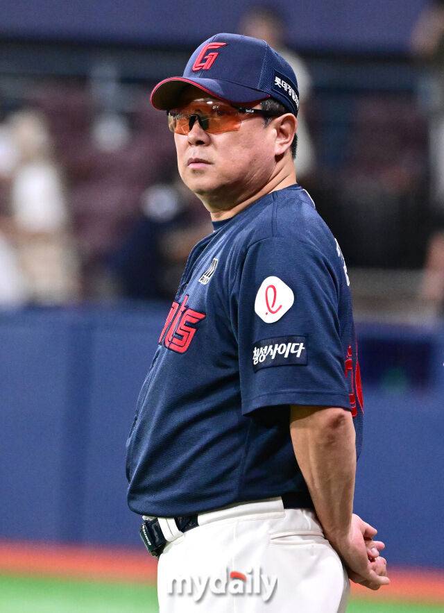 2025년 7월 23일 오후 서울 고척스카이돔에서 열린 '2025 신한 SOL뱅크 KBO 리그' 롯데 자이언츠와 키움 히어로즈의 경기. 롯데 김태형 감독이 4-1로 승리한 뒤 기뻐하고 있다./마이데일리