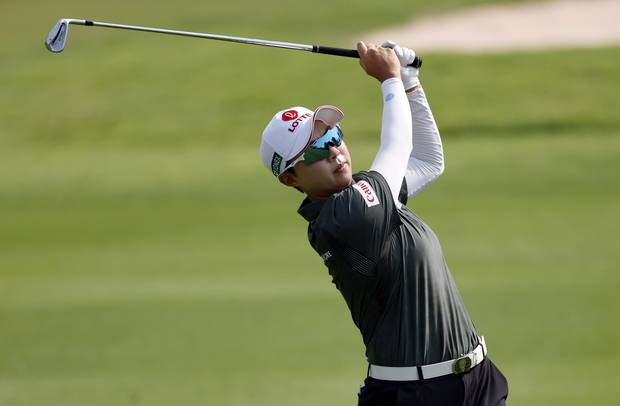 김효주가 19일(현지 시간) 태국 촌부리의 시암 컨트리클럽 올드코스에서 열린 미국여자프로골프(LPGA) 투어 혼다 타일랜드 1라운드에서 아이언샷을 날리고 있다. EPA연합뉴스