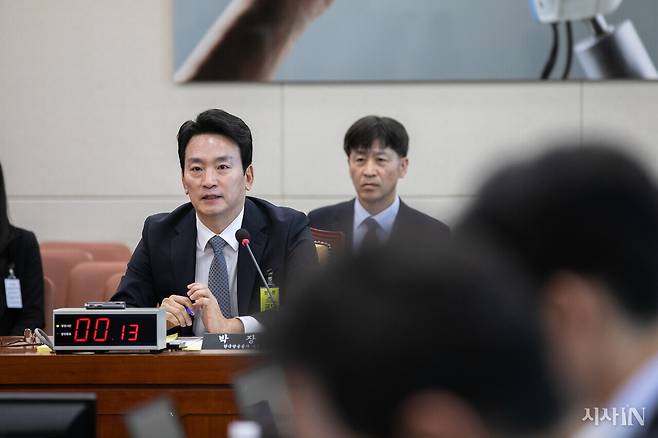 2024년 11월18일 국회에서 열린 인사청문회에서 박장범 한국방송공사(KBS) 사장 후보자가 답변을 하고 있다. ⓒ시사IN 신선영