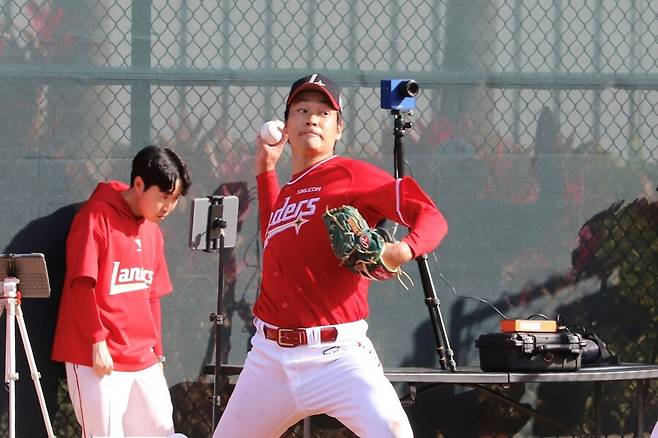 ▲ 올해 팀 전력은 물론 젊은 선수들의 성장에도 좋은 교과서가 될 선수로 큰 기대를 모으고 있는 타케다 쇼타 ⓒSSG랜더스