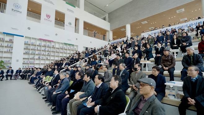 이날 집현동 공동캠퍼스 도서관에는 연인원 1000여 명이 몰렸다.