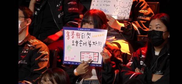 22일 종로구 치지직 롤파크에서 열린 2026 LCK컵 플레이오프 패자 3라운드 1세트에서 T1이 34분 만에 넥서스를 파괴하며 최종 결승 진출을 향한 의미 있는 첫 승을 챙겼다. (T1 & DK =1:0). /사진=네이버 치지직 라이브영상 캡처