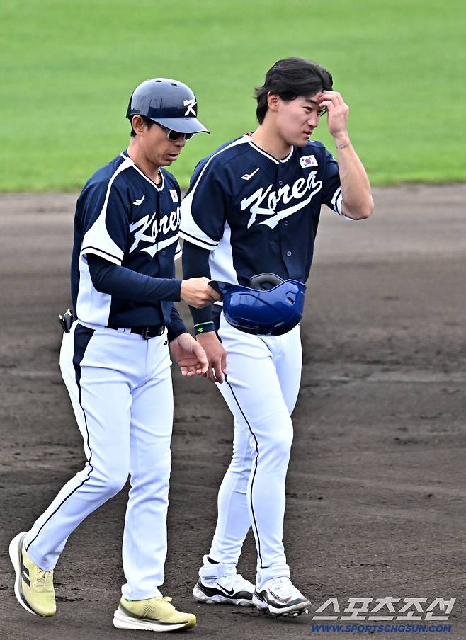 1점 차 역전 찬스에서 병살타로 물러난 김도영.