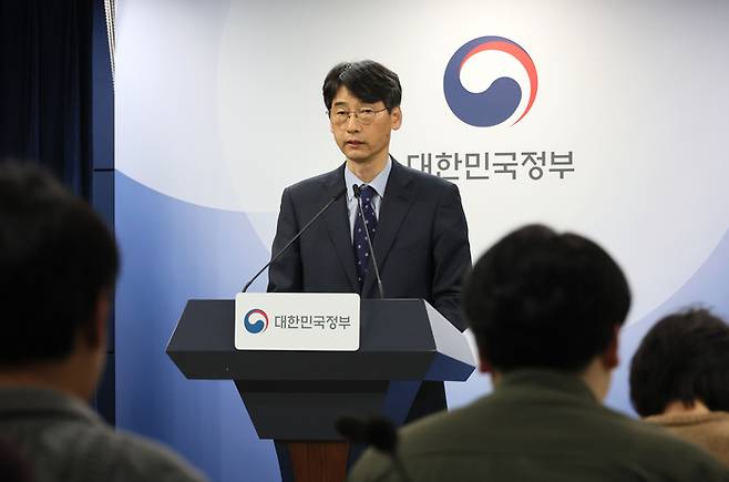 김경만 과학기술정보통신부 인공지능정책실장이 20일 서울 종로구 정부서울청사에서 독자 AI 파운데이션 모델 프로젝트 추가공모 결과를 발표하고 있다. 연합뉴스