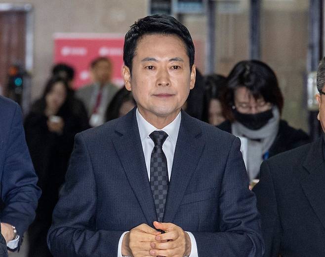 장동혁 국민의힘 대표가 20일 국회에서 윤석열 전 대통령 1심 선고 관련 입장 기자회견을 하기 위해 이동하고 있다. 연합뉴스