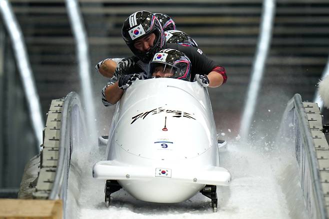 김진수 팀. AP연합