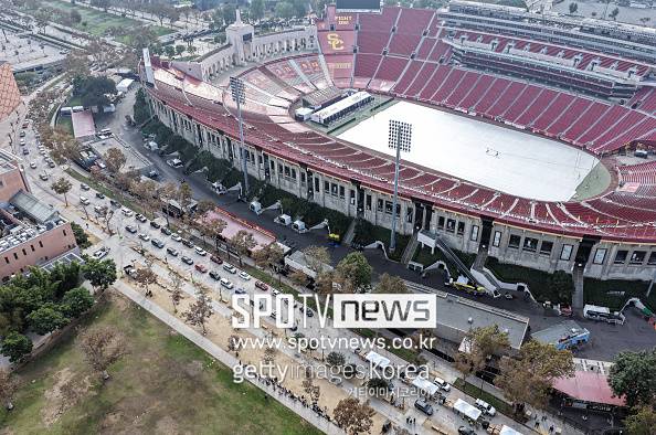 ▲ 손흥민과 리오넬 메시가 혈전을 벌인 가운데, 손흥민이 웃으며 개막전 승리를 챙겼다. LAFC가 22일 오전 11시 30분 미국 캘리포니아주 로스앤젤레스에 위치한 LA 메모리얼 콜리세움에서 열린 2026시즌 메이저리그사커(MLS) 개막전에서 인터 마이애미를 3-0으로 제압했다. ⓒ게티이미지