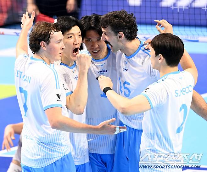 8일 인천계양체육관에서 열린 V리그 남자부 대한항공과 OK저축은행의 경기, 대한항공 정지석이 블로킹을 성공한 후 기뻐하고 있다. 인천=허상욱 기자wook@sportschosun.com/2026.02.18/