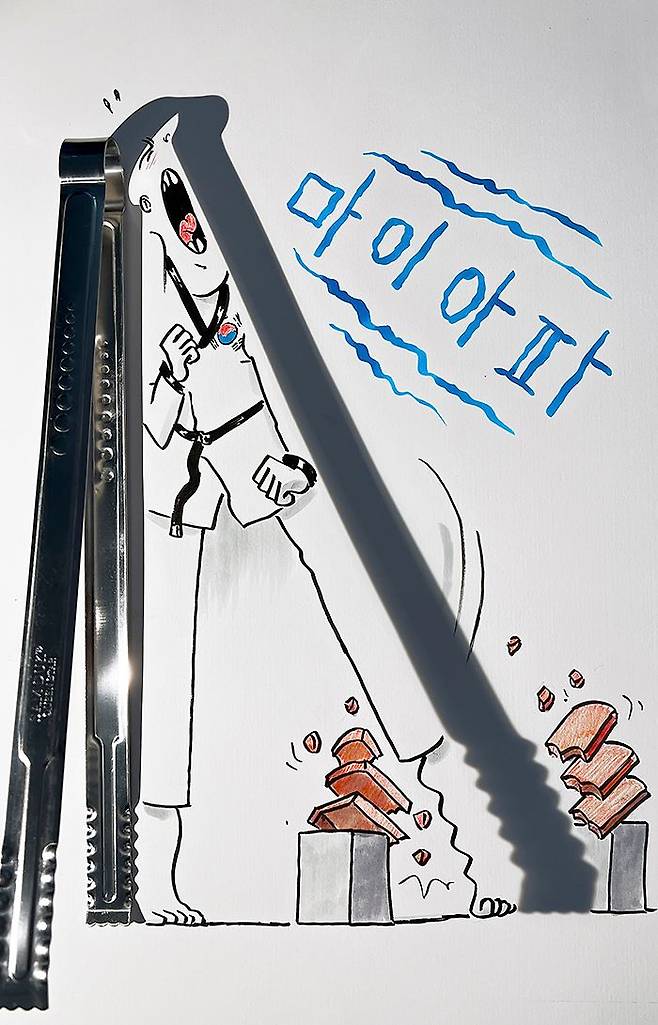 빈센트 발은 한국 전시 만을 위해 한국 주방에서 많이 사용하는 집게와 한글, 태권도를 활용해 작품을 완성했다.