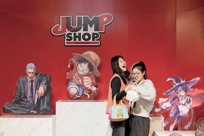 2월5일 서울 용산 아이파크몰 점프숍 팝업스토어 포토존을 찾은 이용객들 ⓒ시사저널 이종현