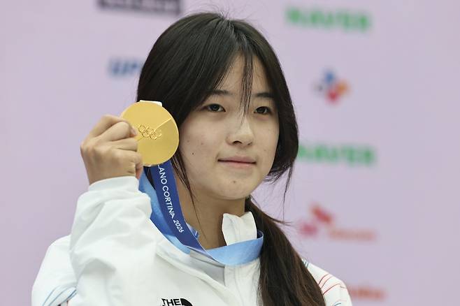 스노보드 여자 하프파이프 금메달리스트 최가온이 23일(한국시간) NBC가 선정한 밀라노·코르티나담페초동계올림픽을 통해 떠오른 스타 13명에 이름을 올렸다. 밀라노ㅣ뉴시스