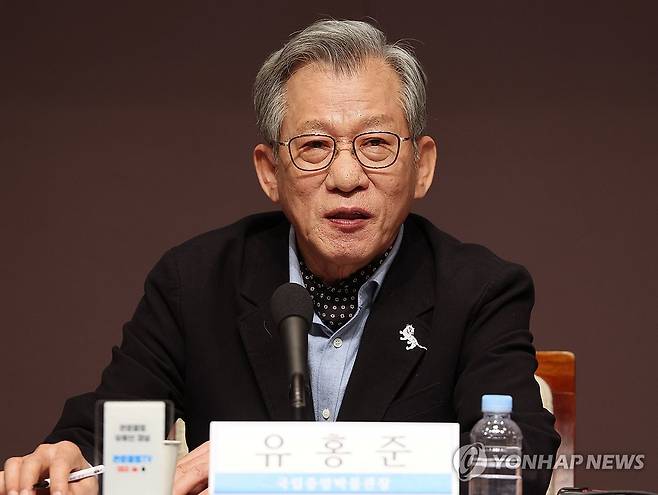 관훈포럼 참석한 유홍준 국립중앙박물관장 (서울=연합뉴스) 이재희 기자 = 유홍준 국립중앙박물관장이 23일 서울 중구 프레스센터에서 열린 관훈클럽 초청 관훈포럼에서 질문에 답하고 있다. 2026.2.23 scape@yna.co.kr